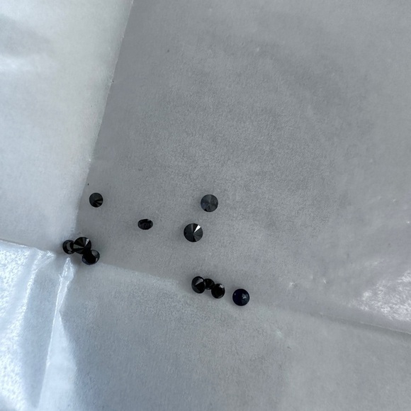 Irradiated black diamonds .50ctw - Picture 5 of 6